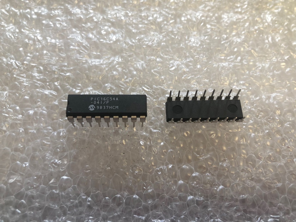 PIC16C54A-04I/P IC DIP-18 Microcontroller OTP 8Bit