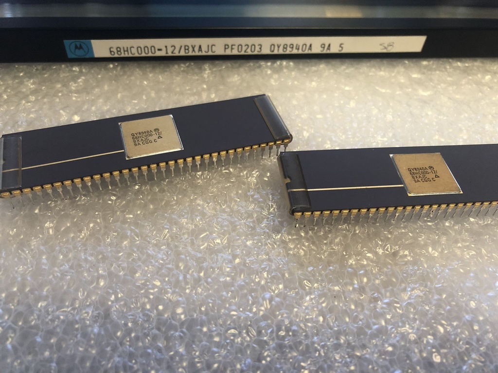 68HC000-12/BXAJC IC DIP64 Microprocessor