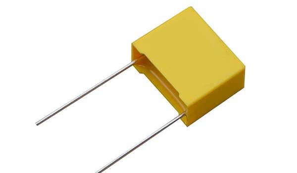 BF074E0224KDC Condensador Poliéster 0.22uF 100VDC 10%