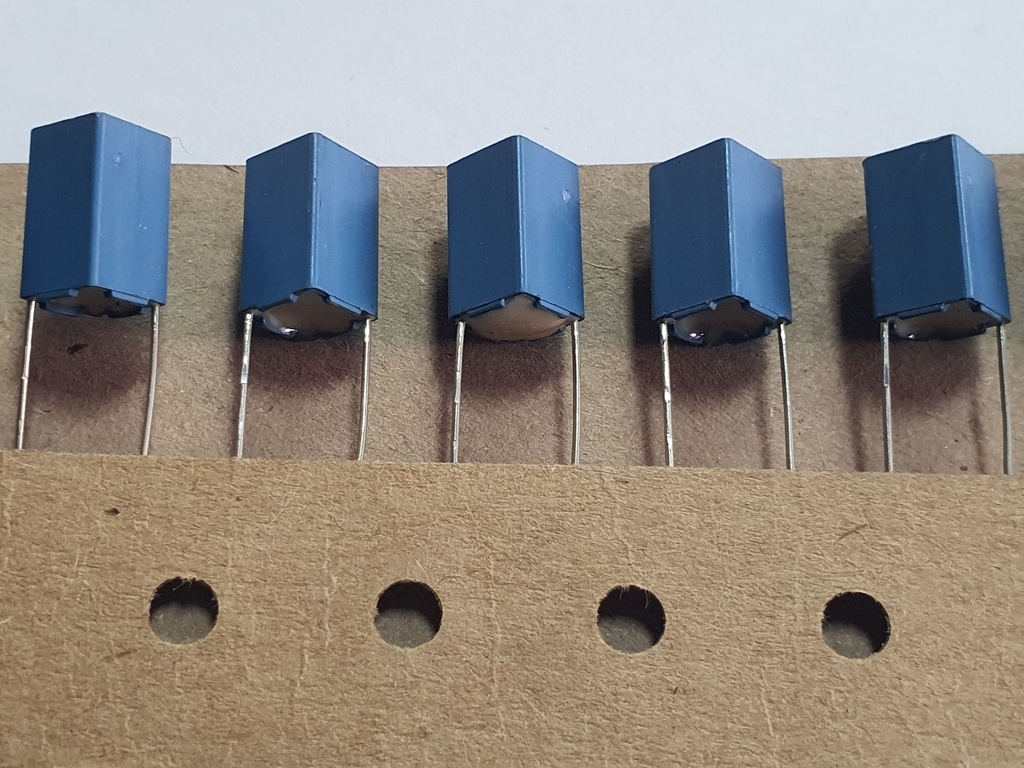 P42DA1487CK00A Condensador Polipropileno 620pF 63VDC 1.25%  ARCOTRONICS