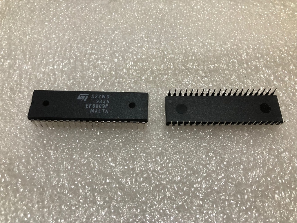 EF6809P IC DIP-40 Microprocessor 8 Bit STM