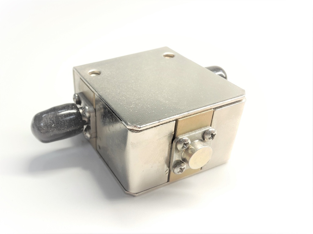 2A2NBY ISOLATOR 700MHz