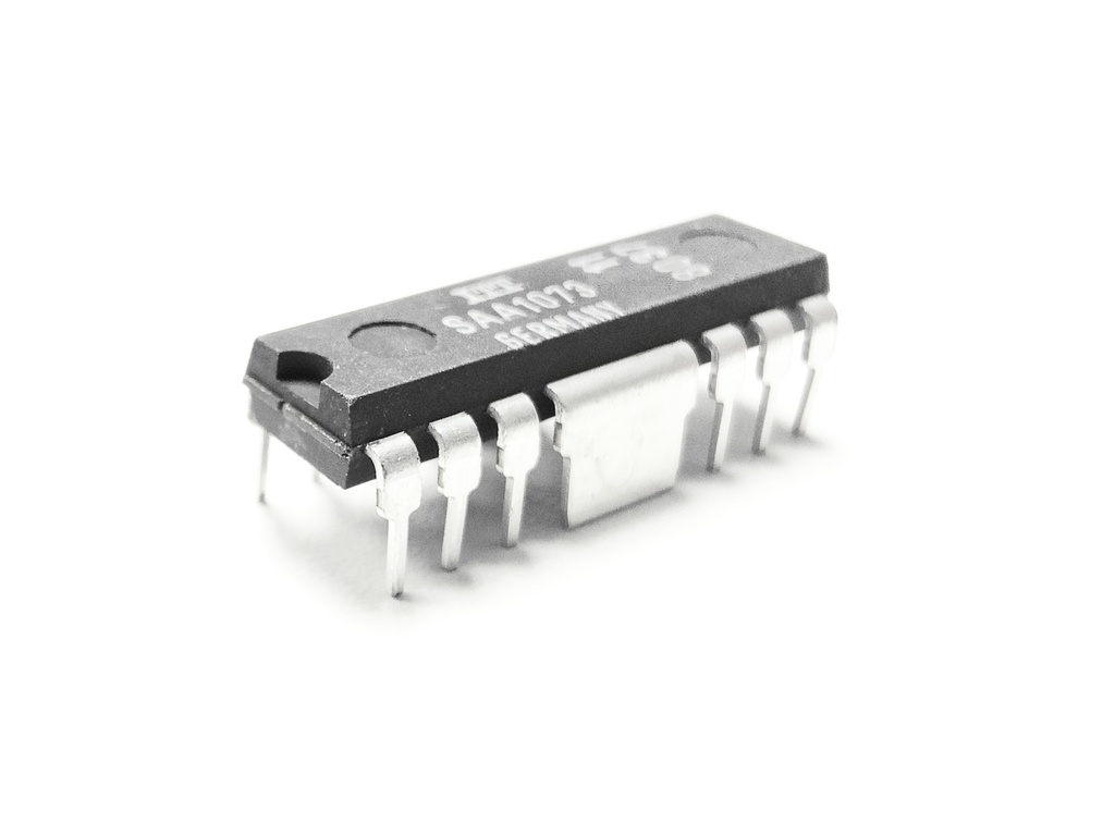 SAA1073 IC DIP-14  12-PINES NORMAL AND 2-PIN BIGGER